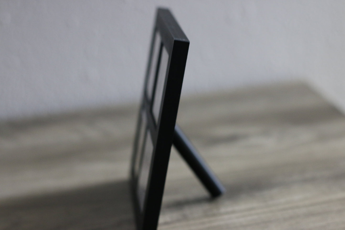 Magnetic Picture Frame.
